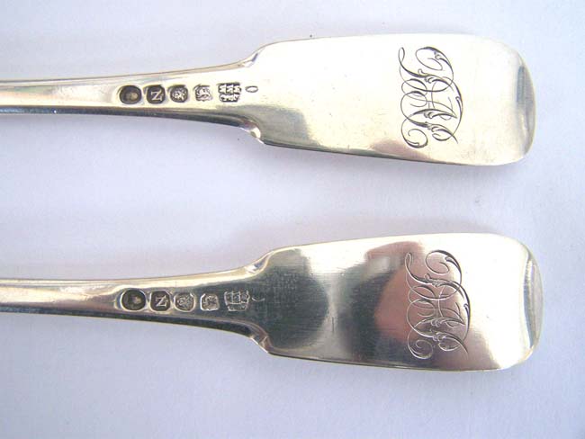 A Pair of Georgian Silver Dinner Forks by William Eley, William Fearn and William Chawner, London 1808 — image 2
